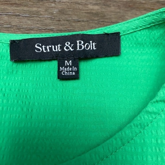 Strut & Bolt Women's Mini Ruffle
Puff Sleeve T-Shirt, M - Picture 3 of 10